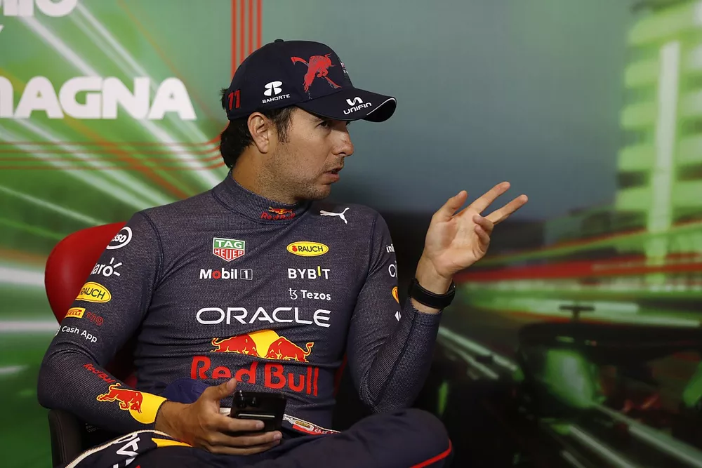 Sergio P&eacute;rez, Red Bull Racing, 2&ordf; posici&oacute;n, en la rueda de prensa