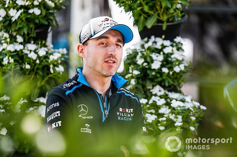 Kubica return earns rivals' applause