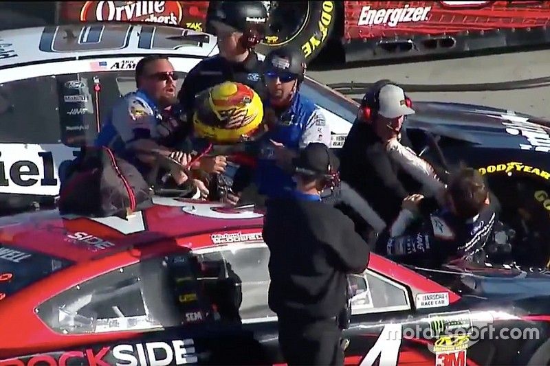 Michael McDowell, Front Row Motorsports, Ford Mustang Love's Travel Stops and Daniel Suarez, Stewart-Haas Racing, Ford Mustang Haas Automation