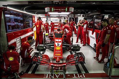 Vettel-dominancia a Szingapúri Nagydíj utolsó szabadedzésén a Ferrarival
