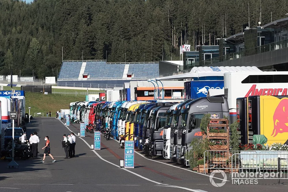 Paddock atmosphere