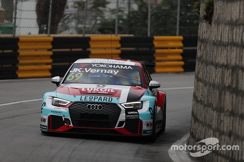 Вернэ выиграл первую гонку финального этапа WTCR