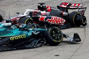 ストロール、スプリントでのオコンとの接触で決勝で5グリッド降格。事故の全責任があると判断