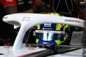 HAAS F1 ロマングロージャン 1/2ヘルメット　オートグラフ入り。 ロマン・グロージャン（ハース）： F1レーシングスーツと