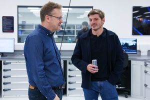 F1: Verstappen visita fábrica de motores da Red Bull e é atualizado sobre projetos de 2026