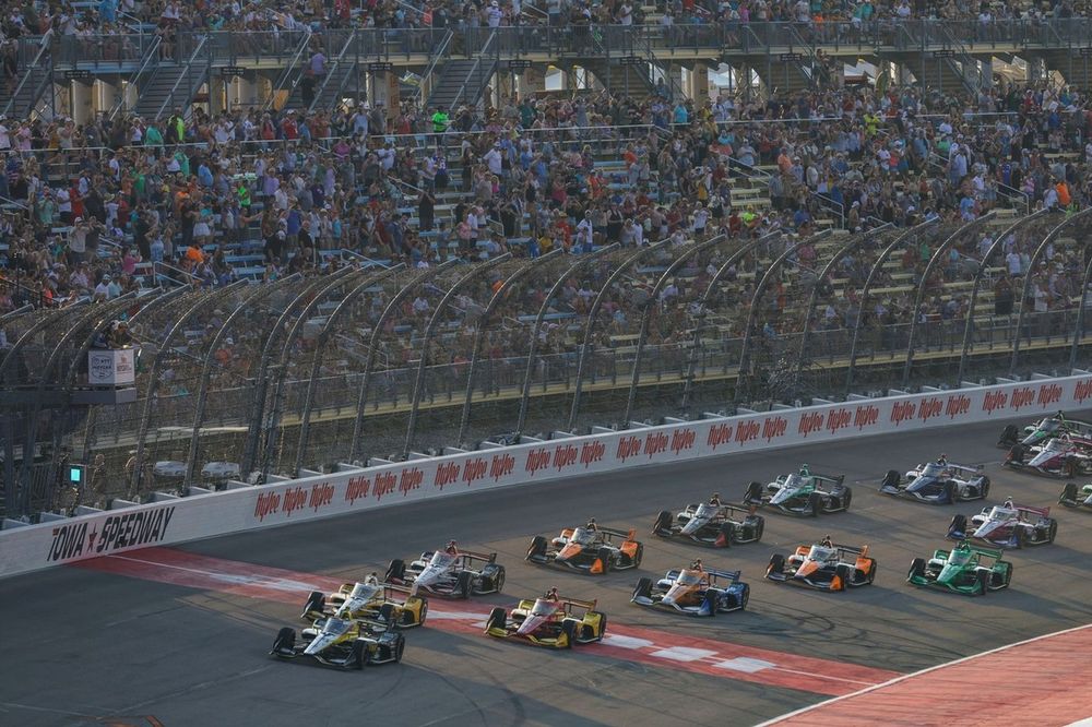 Arrancada: Alex Palou, Chip Ganassi Racing Honda, Patricio O'Ward, Arrow McLaren Chevrolet