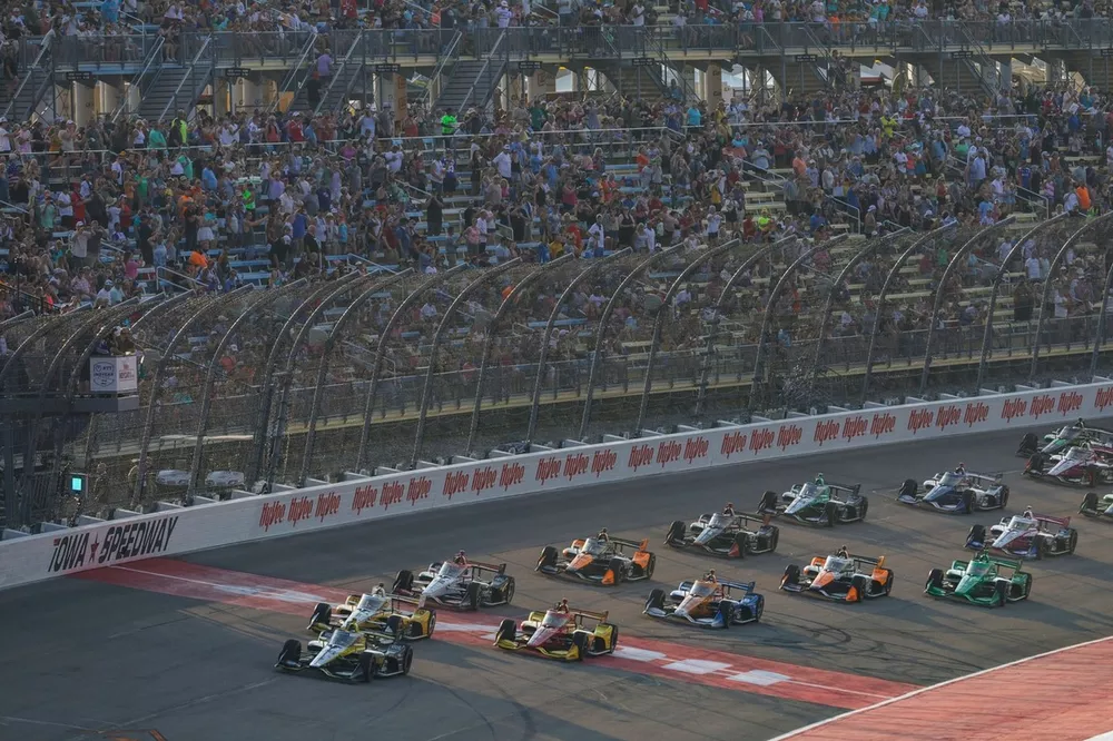 Arrancada: Alex Palou, Chip Ganassi Racing Honda, Patricio O'Ward, Arrow McLaren Chevrolet