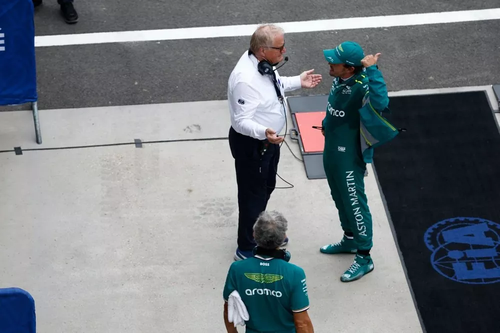 Fernando Alonso, Aston Martin F1 Team, speaks with Jo Bauer, FIA