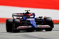 Ricciardo docenia Tsunodę