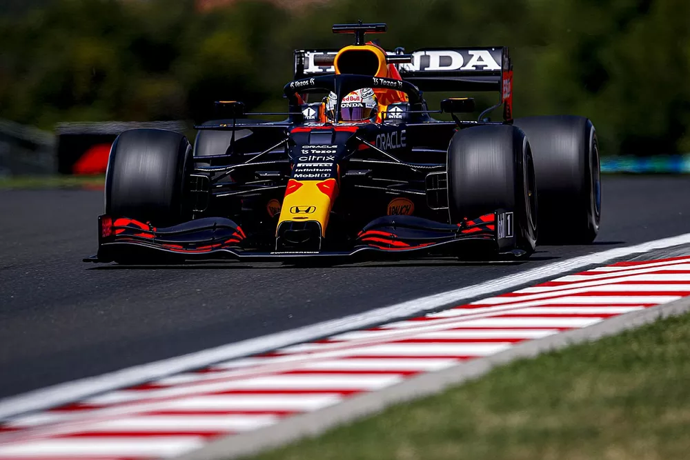 Max Verstappen, Red Bull Racing RB16B  