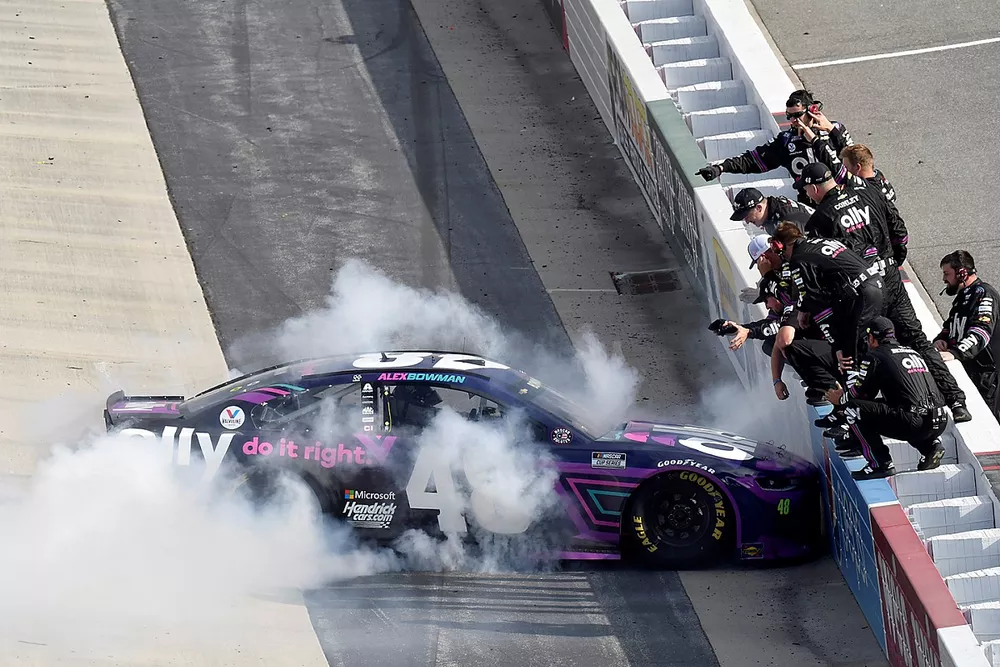 Ganador de la carrera, Alex Bowman, Hendrick Motorsports, Chevrolet Camaro