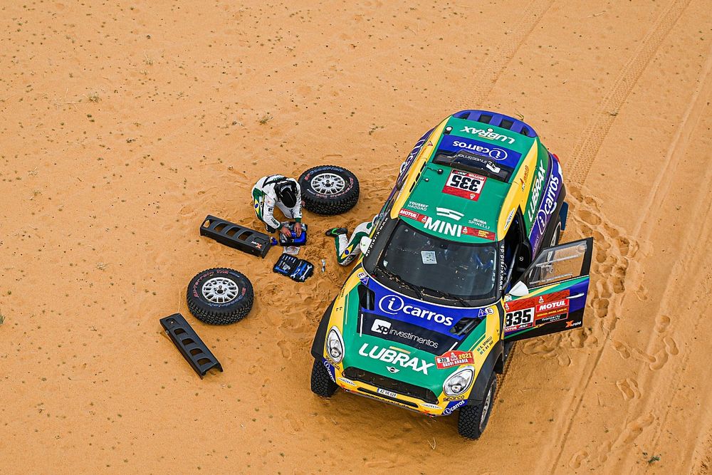 #335 X-Raid Mini JCW Rally Team: Guilherme Spinelli, Youssef Haddad