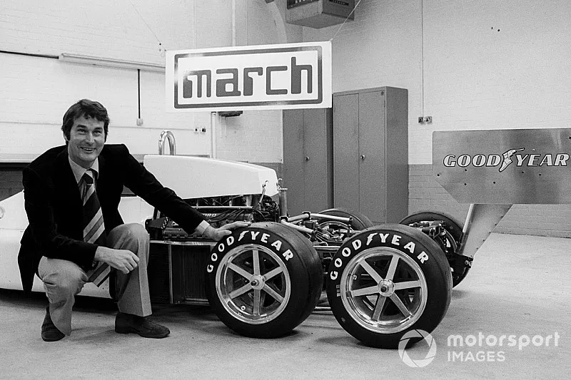 Robin Herd, designer de March, avec la March 2-4-0 &agrave; six roues
