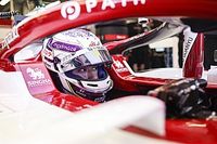 Zhou skarży się na usterki