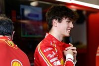 El bonito gesto de Vettel con Bearman ante su debut con Ferrari en F1
