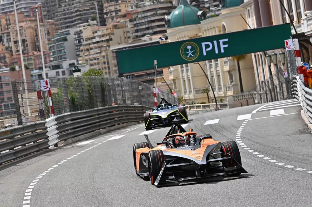 Taylor Barnard, NEOM McLaren Formula E Team, e-4ORCE 04, Nico Muller, ABT CUPRA Formula E Team, M9Electro