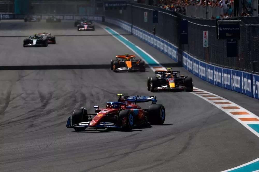 Carlos Sainz, Ferrari SF-24, Sergio Perez, Red Bull Racing RB20, Lando Norris, McLaren MCL38