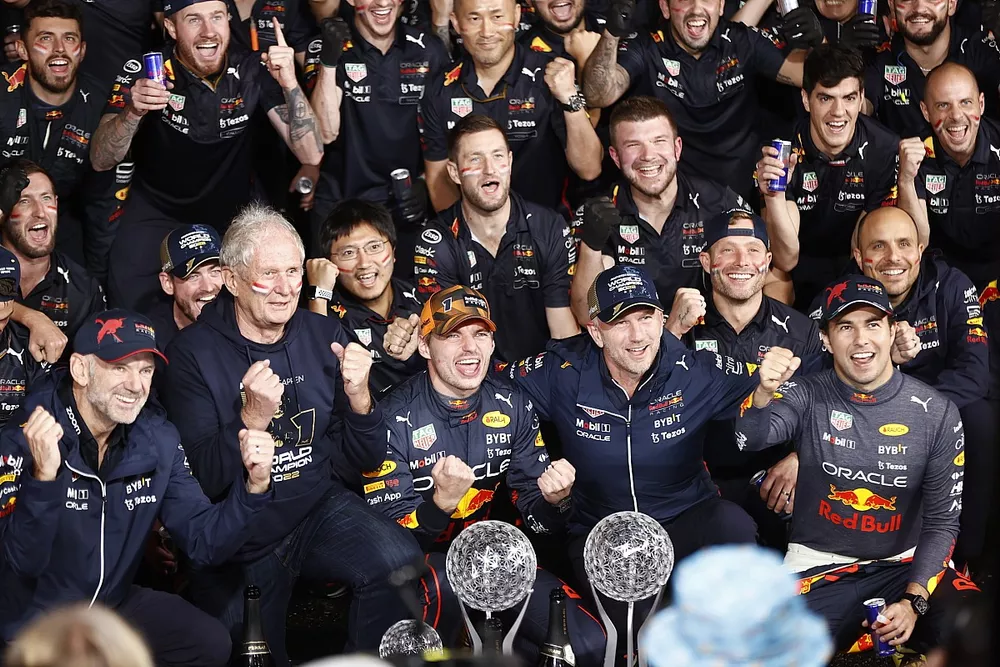 Adrian Newey, Chief Technology Officer, Red Bull Racing, Helmut Marko, Consultant, Red Bull Racing, Max Verstappen, Red Bull Racing, 1st position, Christian Horner, Team Principal, Red Bull Racing, Sergio Perez, Red Bull Racing, 2nd position, the Red Bull team celebrate World Championship victory
