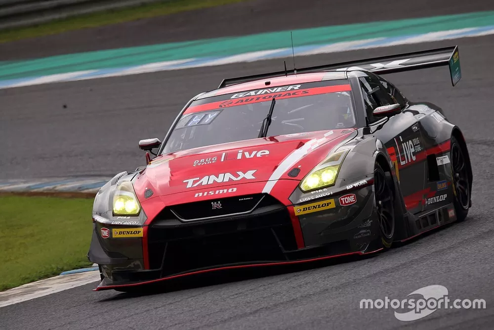 #11 GAINER TANAX GT-R