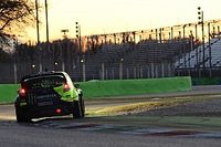 Rossi asalta el liderato del Monza Rally Show por solo una d&eacute;cima