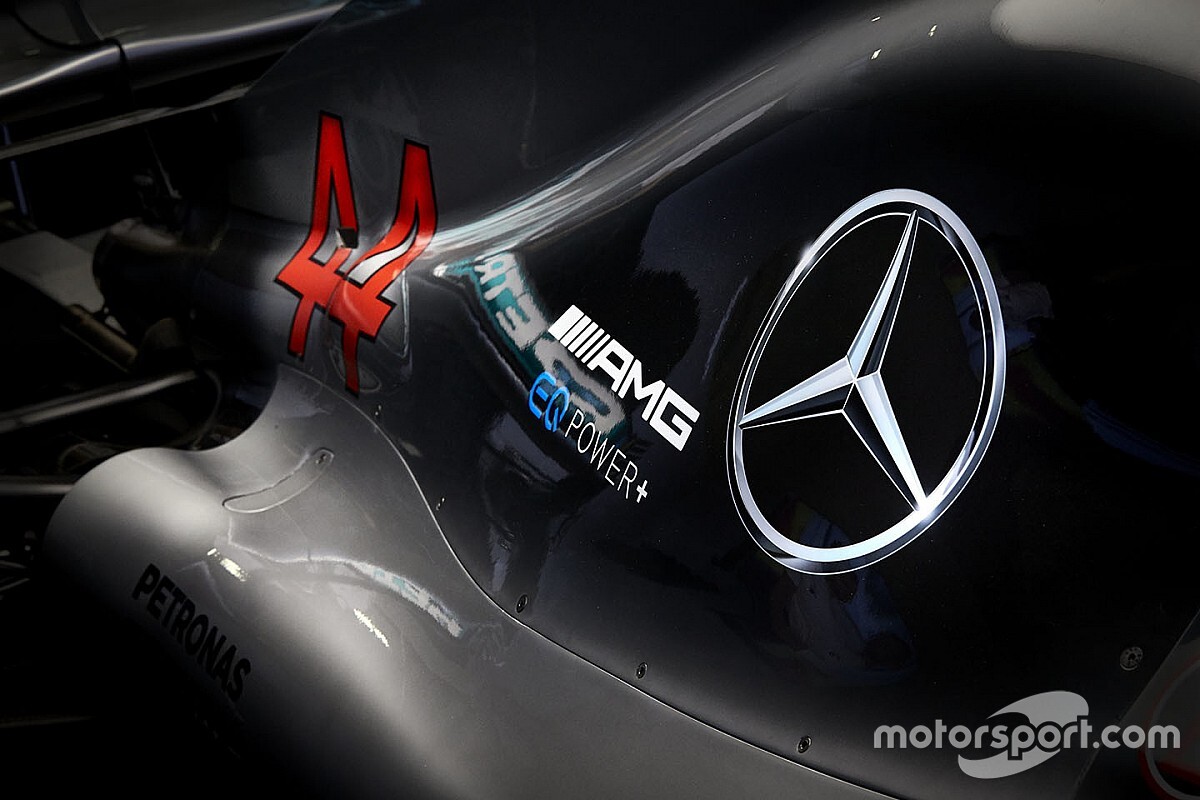 Mercedes провела первый запуск мотора на новой машине Ф1