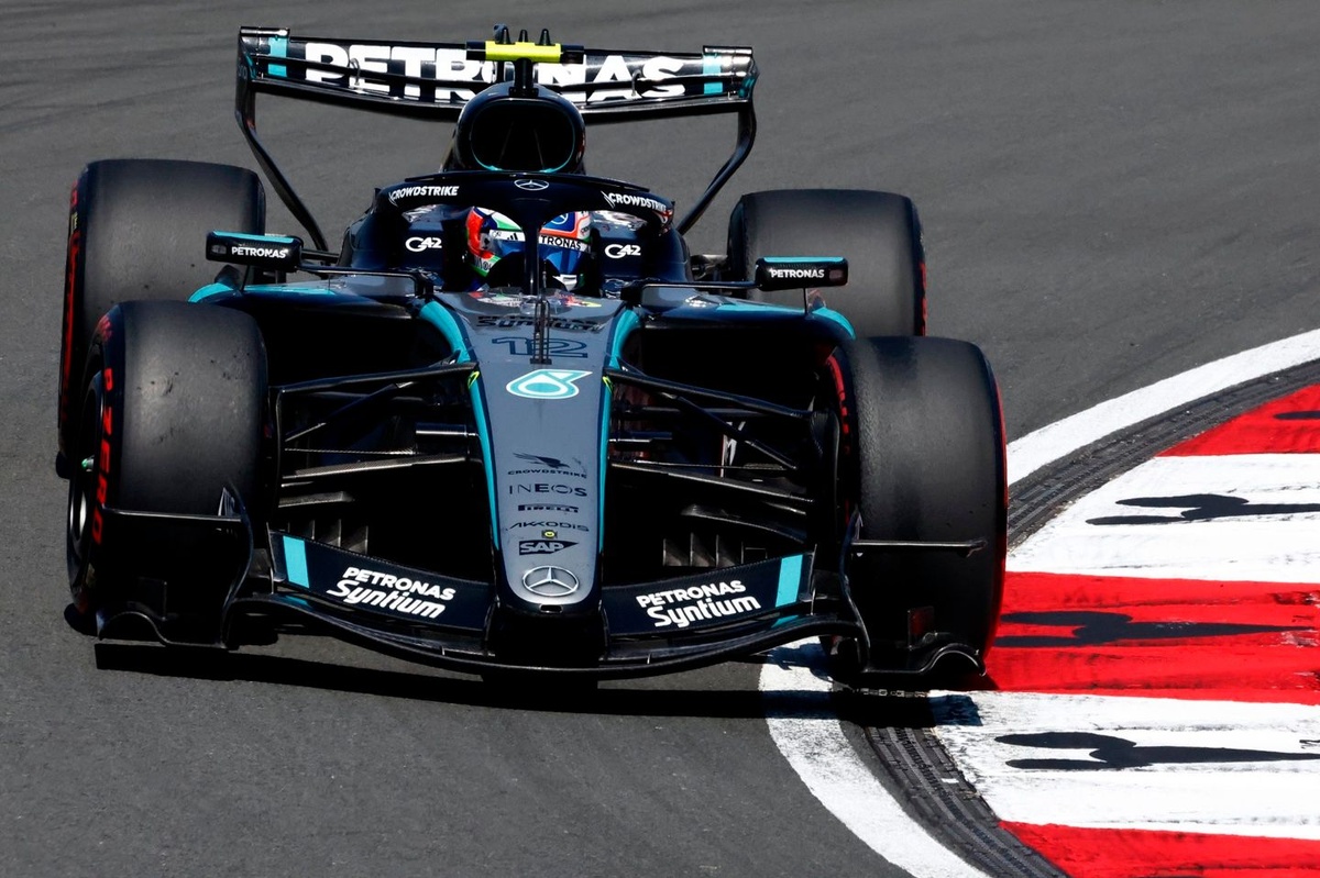 Antonelli profite des soucis de Russell et devient le plus jeune poleman en F1 !