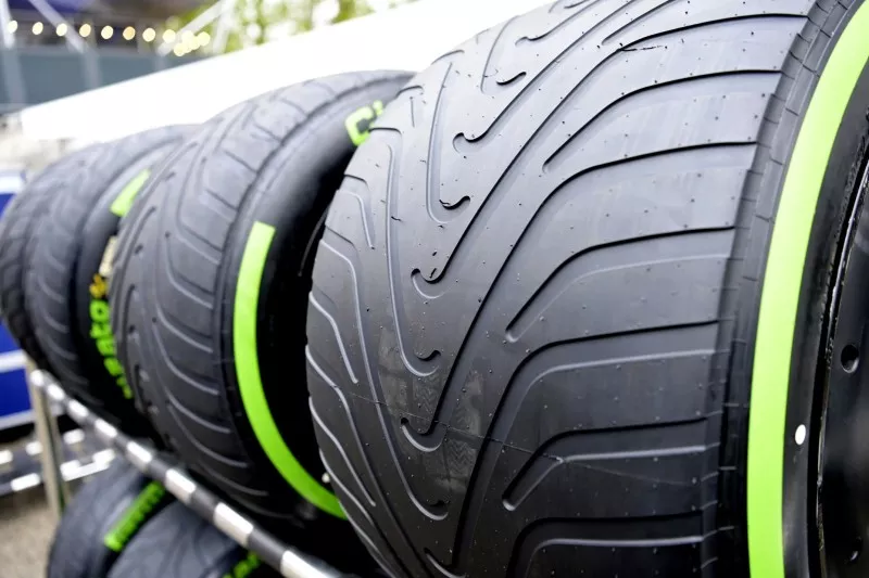 Warum Pirelli auf die Einf&uuml;hrung eines "Super-Intermediate" dr&auml;ngt