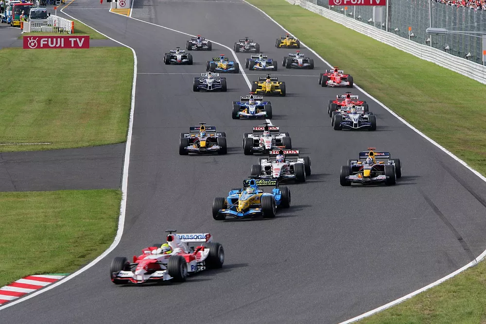Start: Ralf Schumacher leads the field