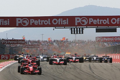 Hamilton, Türkiye GP'yi övdü, katılım olmamasını eleştirdi