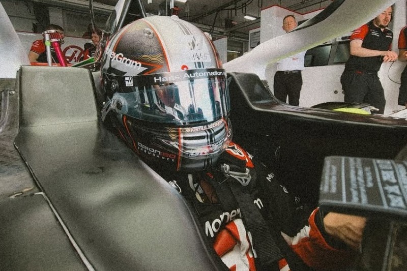 11 anos após aposentadoria da categoria, Kobayashi volta a testar carro de F1