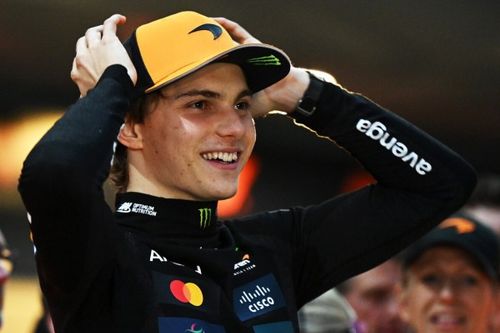 Piastri no piensa aún en ganar el título pero ve a Verstappen como ejemplo