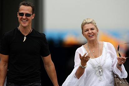 Corinna, Schumacher adına şarkı yazan Herchenbach'e teşekkür mektubu yazmış
