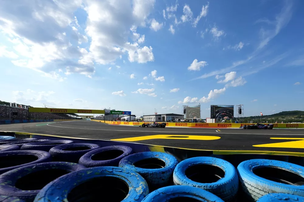 Kevin Magnussen, Haas VF-24, Esteban Ocon, Alpine A524