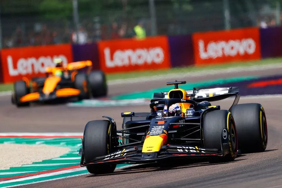 Max Verstappen, Red Bull Racing RB20, Lando Norris, McLaren MCL38