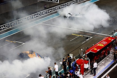 Alonso ringrazia Hamilton e Vettel per la passerella finale: "E' stato un privilegio correre nella loro era"