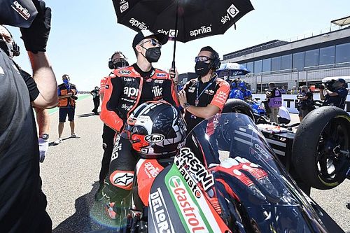 Vinalesnek nekiszegezt&eacute;k a k&eacute;rd&eacute;st, hogy megb&aacute;nta-e a v&aacute;lt&aacute;st az Aprili&aacute;ra