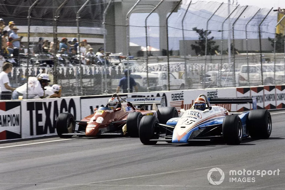 Eddie Cheever, Ligier JS19 Matra, battles with Mario Andretti, Ferrari 126C2 