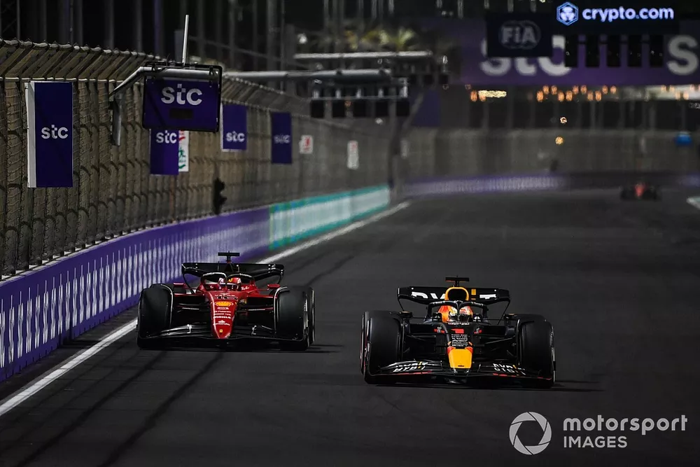 Max Verstappen, Red Bull Racing RB18, Charles Leclerc, Ferrari F1-75