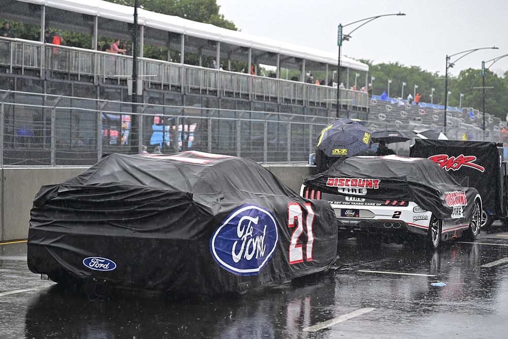 Harrison Burton, Wood Brothers Racing, Motorcraft / Quick Lane Ford Mustang and Austin Cindric, Team Penske, Discount Tire Ford Mustang