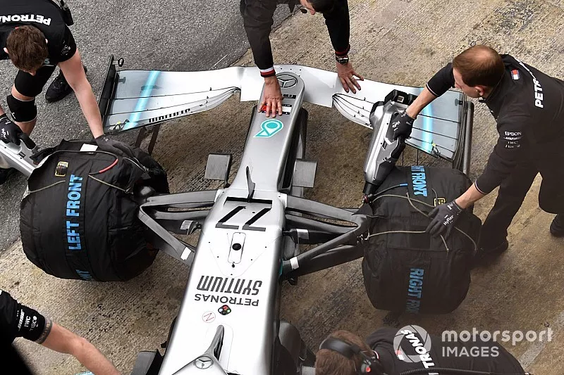 Mercedes-AMG F1 W10, morro y alerón delantero