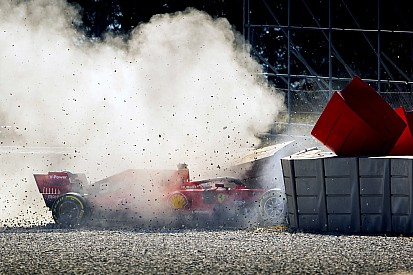 Ferrari wijzigt plannen na crash Vettel en gunt coureurs hele testdagen