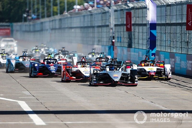 S&eacute;bastien Buemi, Nissan e.Dams, Nissan IMO1, Pascal Wehrlein, Mahindra Racing, M5 Electro, Daniel Abt, Audi Sport ABT Schaeffler, Audi e-tron FE05, Sam Bird, Envision Virgin Racing, Audi e-tron FE05 en la primera curva