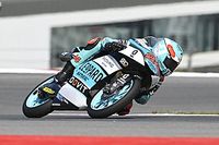 Festejo de Suzuki en Moto3 en una carrera de eliminaci&oacute;n en Argentina