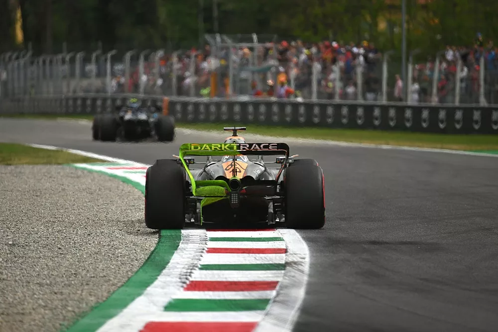 Oscar Piastri, McLaren MCL60, with aero paint