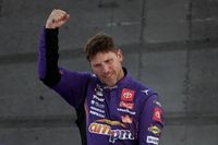 Denny Hamlin tenía muchas razones para emocionarse tras la victoria en Las Vegas