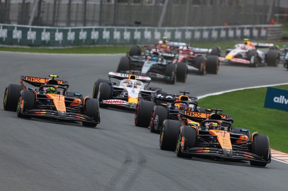 Lando Norris, McLaren, Oscar Piastri, McLaren, Max Verstappen, Red Bull Racing