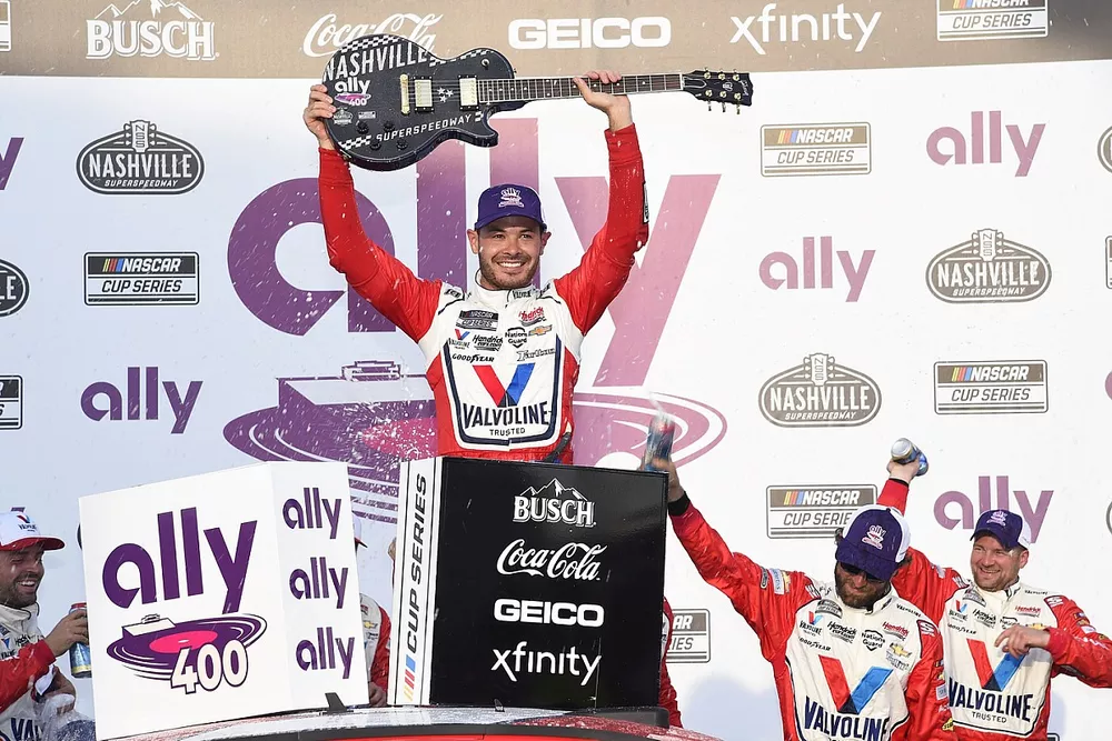 Kyle Larson, Hendrick Motorsports, Chevrolet Camaro Valvoline celebrates his win
