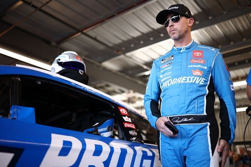 Larson se solidariza con un Hamlin abatido tras la definici&oacute;n de NASCAR Cup