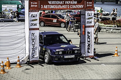Найсильніші автоспортсмени змагалися у слалом у Дніпрі