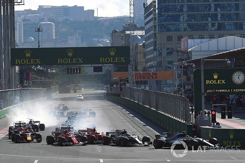 Lewis Hamilton, Mercedes AMG F1 F1 W08  leads at the start of the race